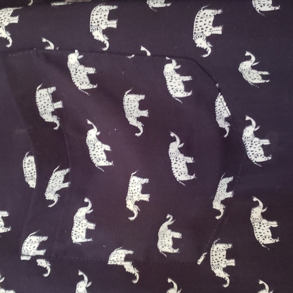 Blouse with elephant print - Picture 2 of 3